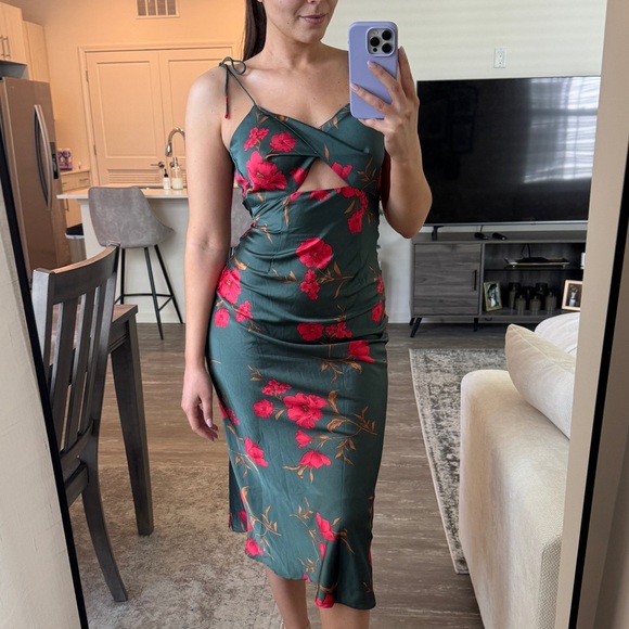 Hello Molly Green Floral Dress - Picture 8 of 16